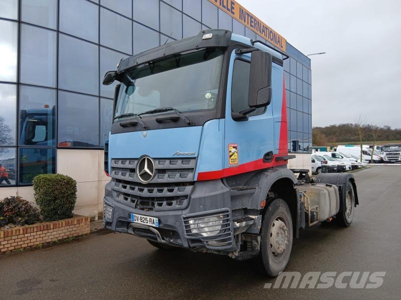 Mercedes-Benz Arocs 牵引车