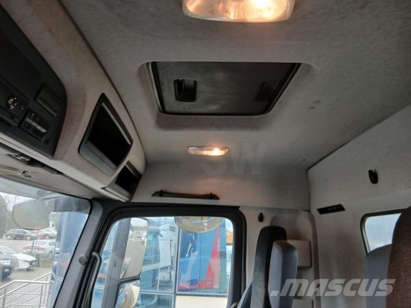 Mercedes-Benz Arocs 牵引车