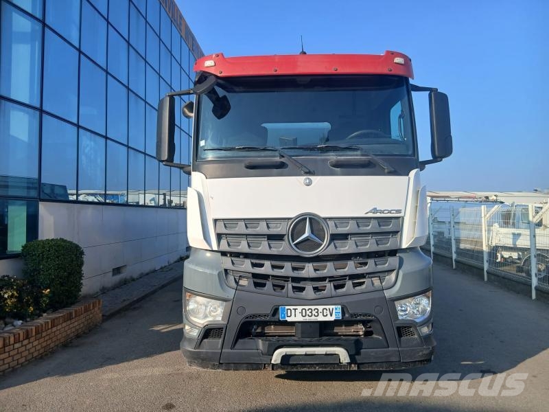 Mercedes-Benz Arocs Camion benne