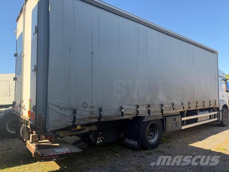 Mercedes-Benz Axor 1833 Tovornjaki s ponjavo
