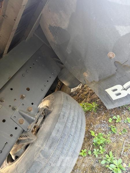 Mercedes-Benz Axor 1833 Tovornjaki s ponjavo