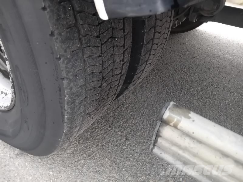 Renault D16 Camiones con caja de remolque