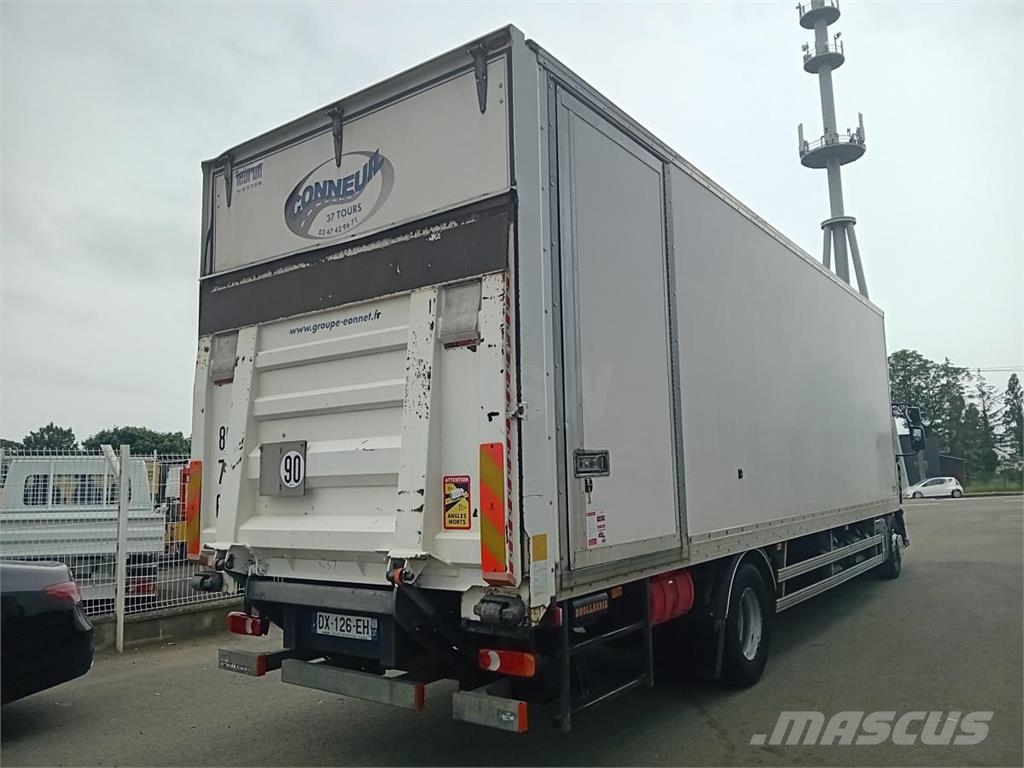 Renault D16 Camiones con caja de remolque