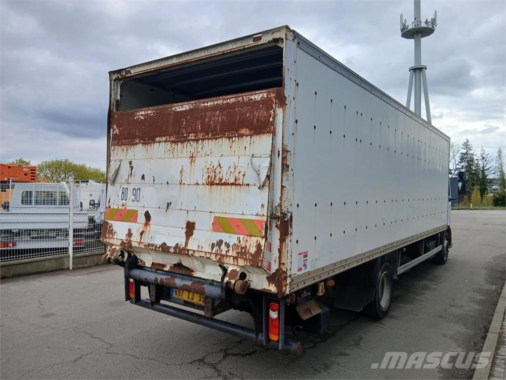 Renault Midlum 180 Camiones con caja de remolque