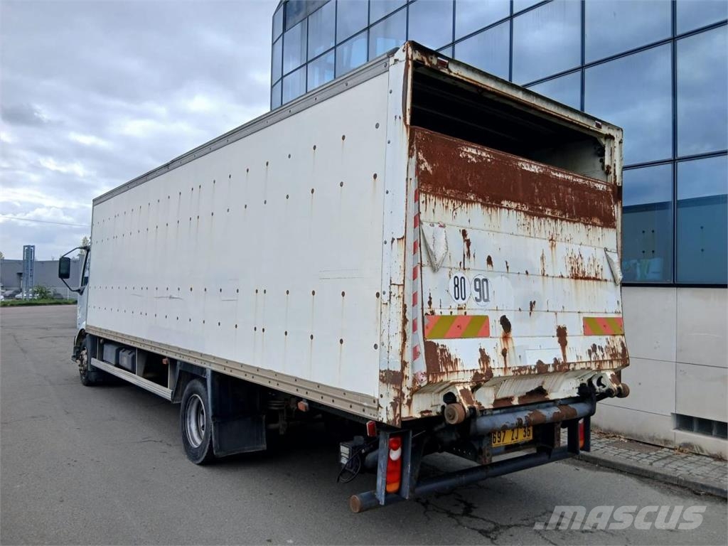 Renault Midlum 180 Camiones con caja de remolque