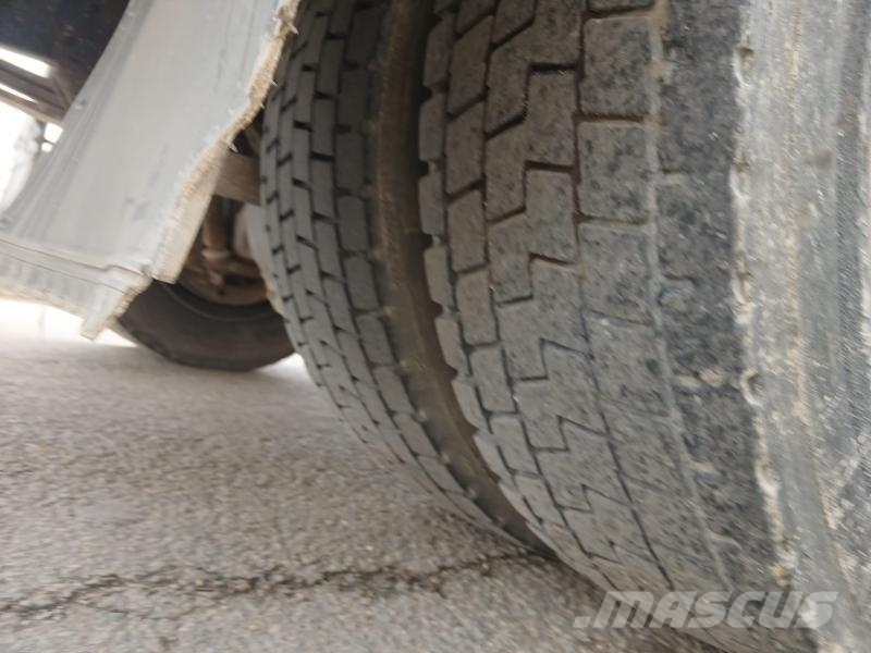 Renault Midlum 180 Camiones con caja de remolque