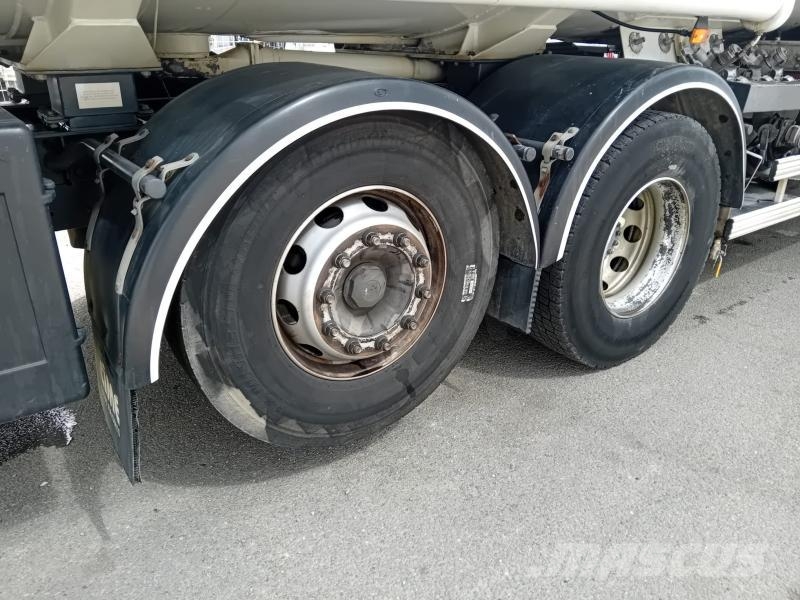 Renault Premium 320 DXI شاحنات ذات صهاريج