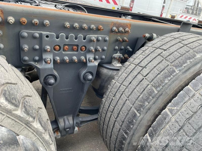 Volvo 540 Chassis Cab trucks