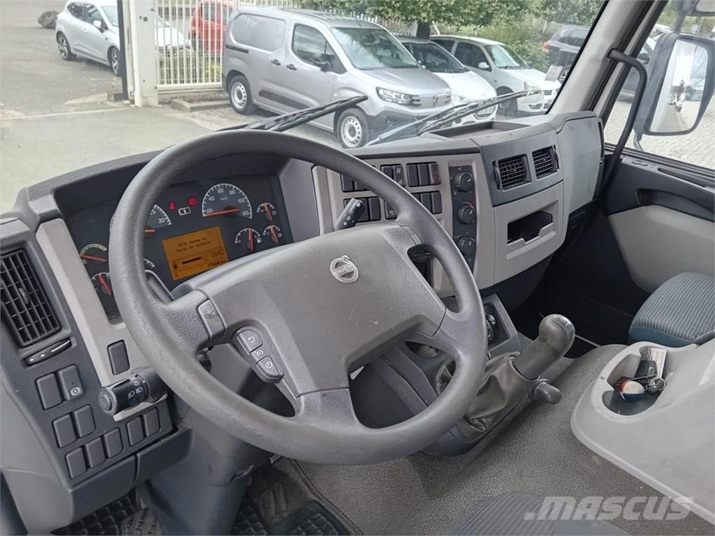 Volvo FL 240 Camiones con caja de remolque
