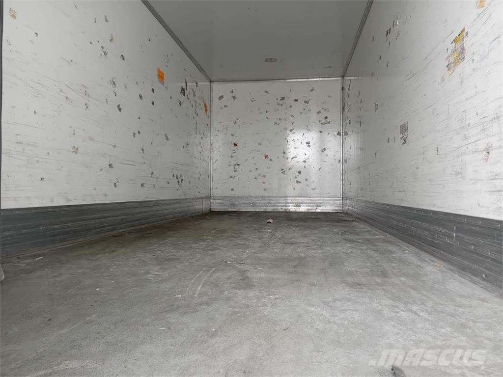 Volvo FL 240 Camiones con caja de remolque