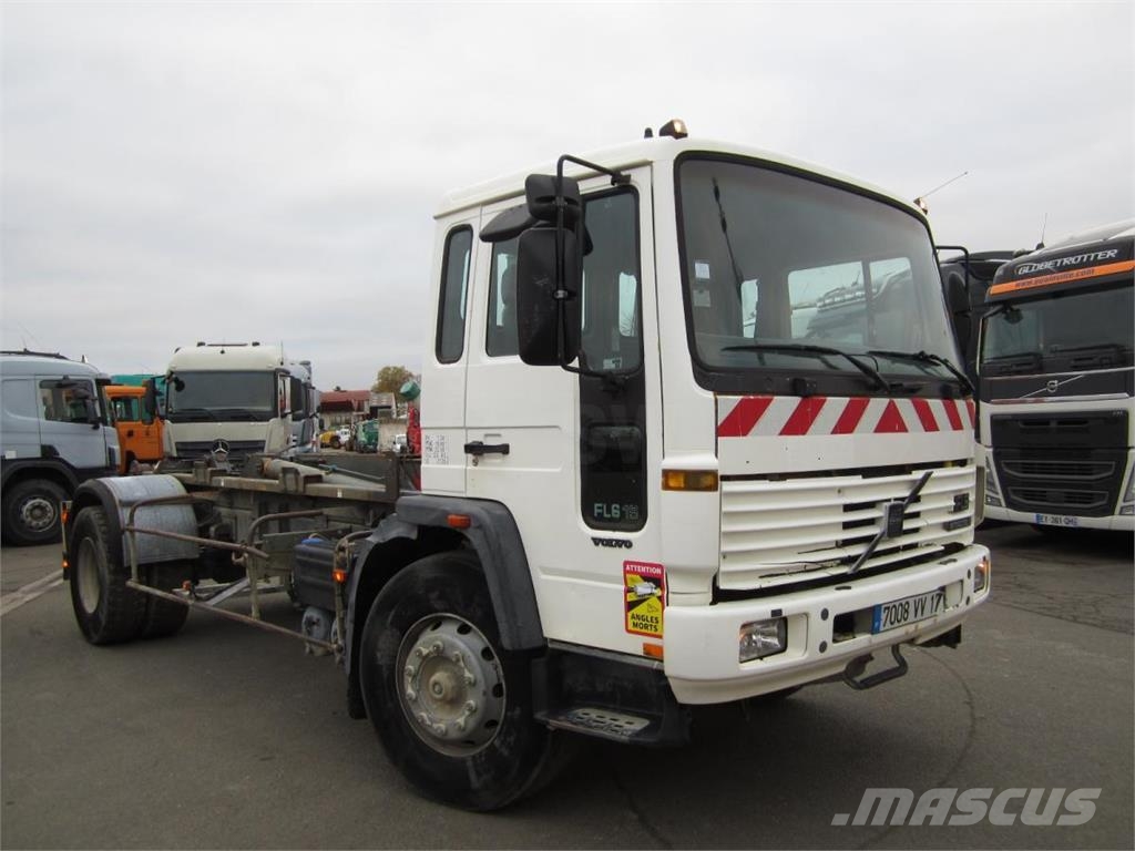 Volvo FL6 19 Camiões caixa desmontável com elevador de cabo