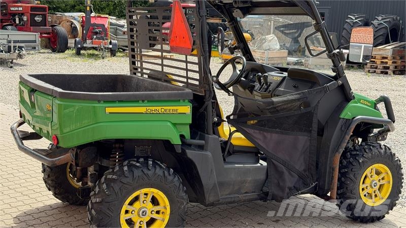 John Deere XUV 550 GATOR UTVs