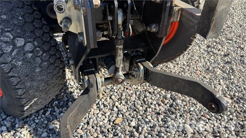 Kubota B2650 Коммунальные тракторы