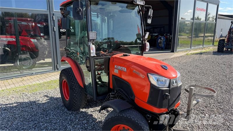 Kubota B2650 Коммунальные тракторы