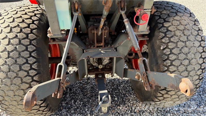 Kubota B2650 Коммунальные тракторы