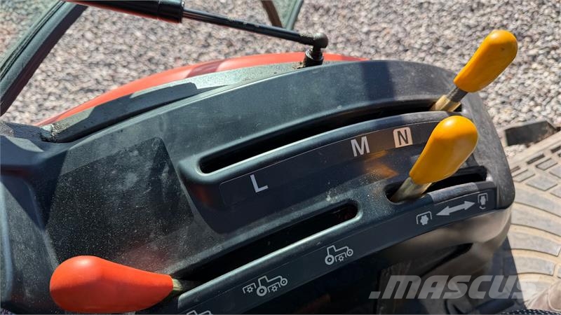 Kubota B2650 Коммунальные тракторы
