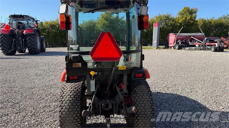 Kubota B2650 Коммунальные тракторы