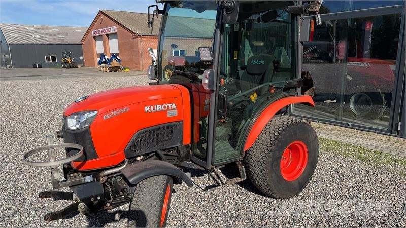 Kubota B2650 Коммунальные тракторы