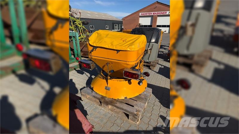 Kubota B2650 Коммунальные тракторы