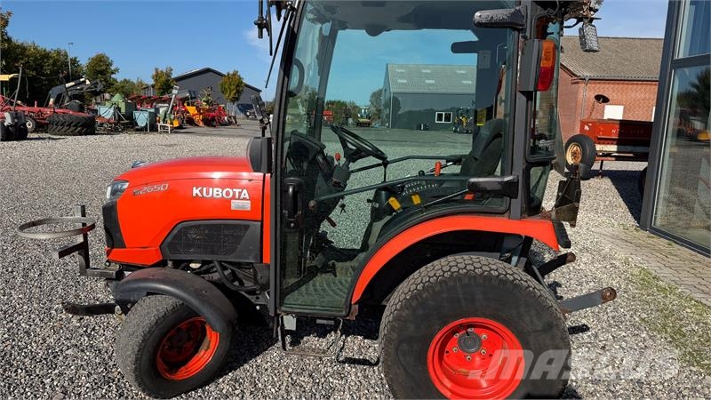 Kubota B2650 Коммунальные тракторы