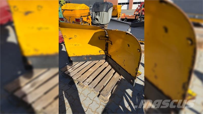 Kubota B2650 Коммунальные тракторы