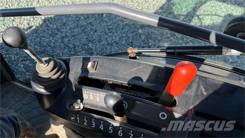 Kubota B2650 Коммунальные тракторы