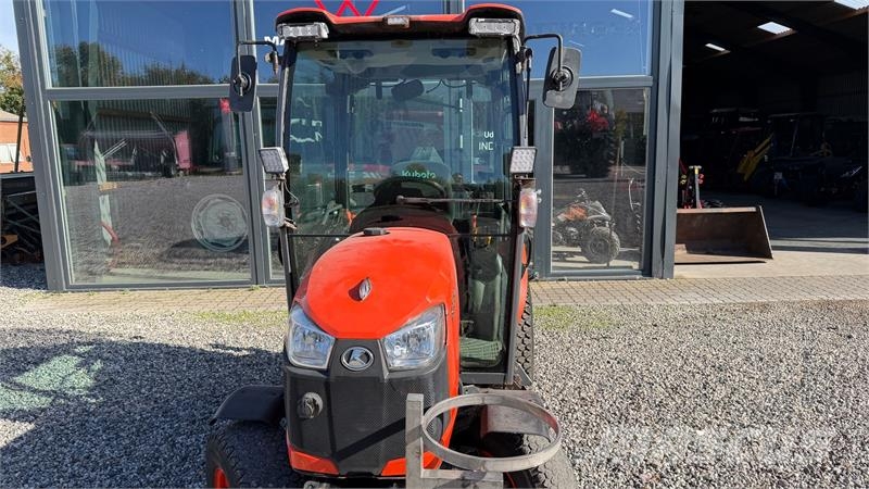 Kubota B2650 Коммунальные тракторы