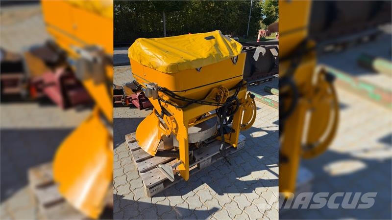 Kubota B2650 Коммунальные тракторы