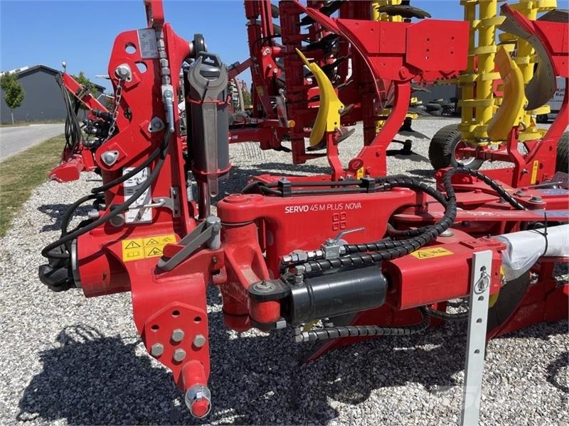 Pöttinger Servo 45M Plus Nova 5F. Leasing fra kr 2.899,- pr  双向犁