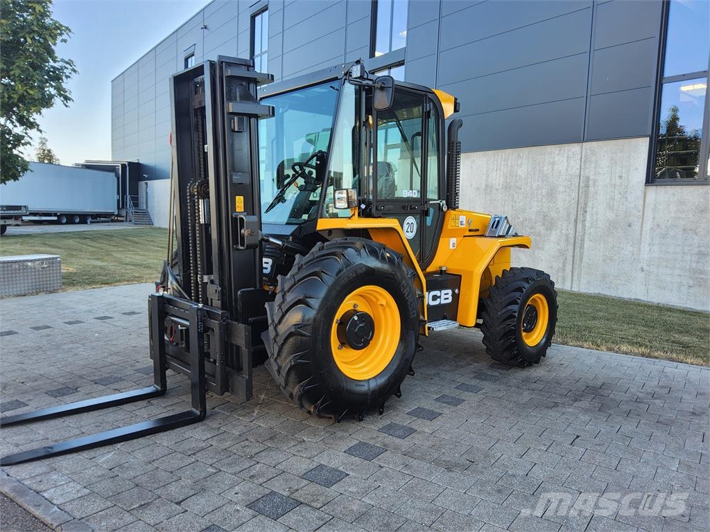 JCB 940-4 SV شاحنات الطرق الوعرة