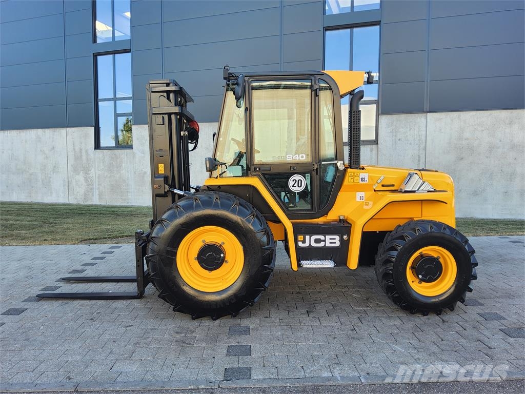 JCB 940-4 SV شاحنات الطرق الوعرة