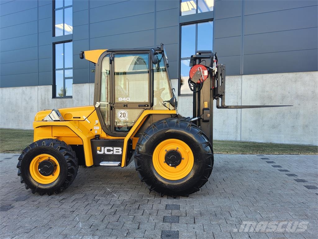 JCB 940-4 SV شاحنات الطرق الوعرة