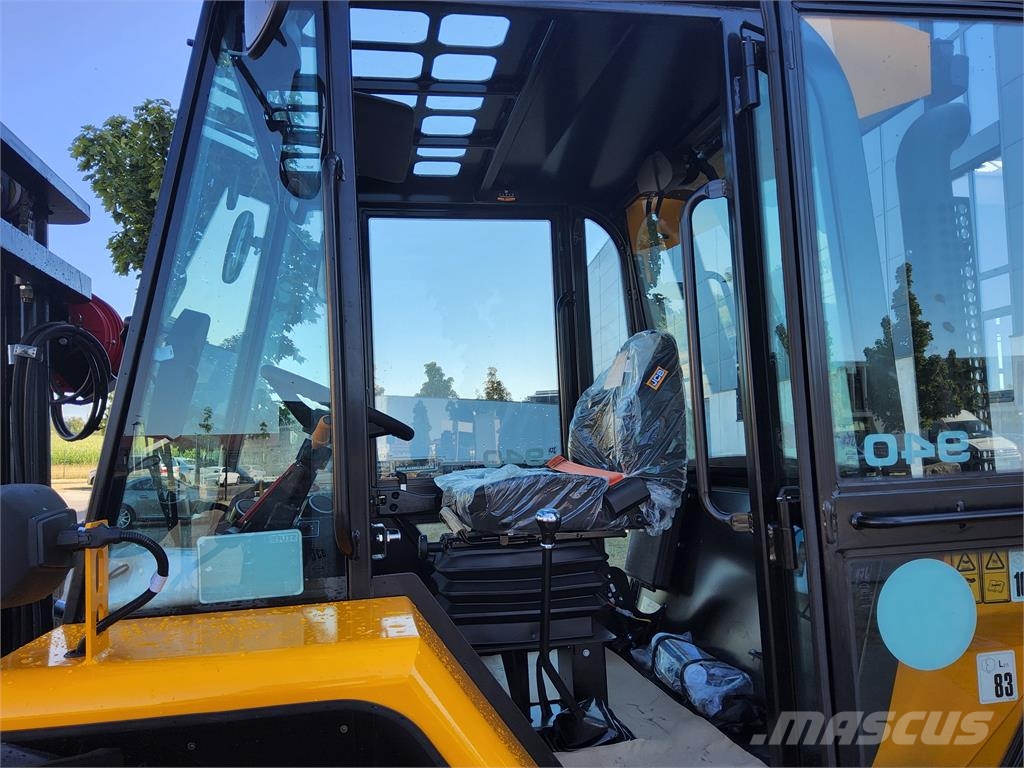 JCB 940-4 SV شاحنات الطرق الوعرة