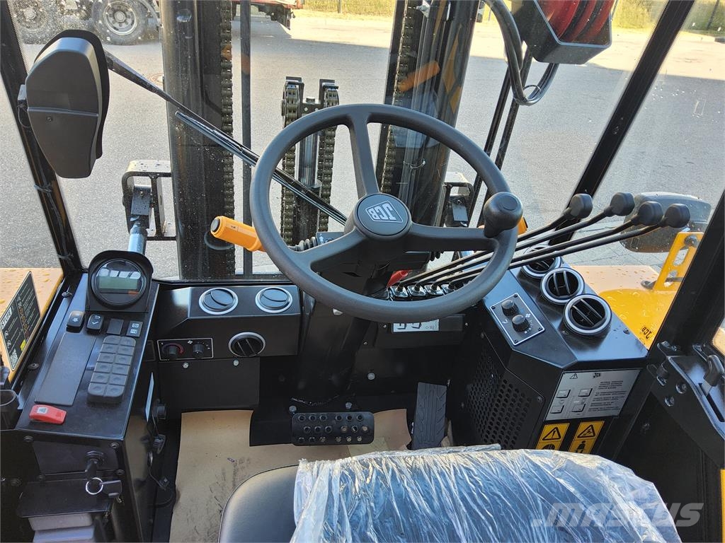 JCB 940-4 SV شاحنات الطرق الوعرة