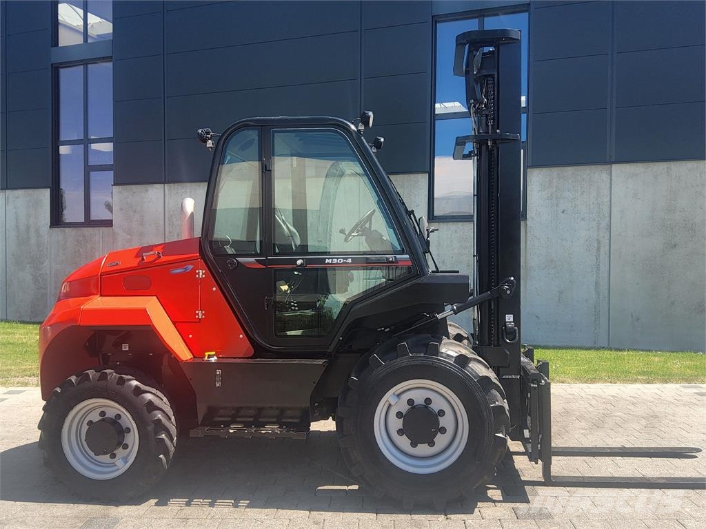 Manitou M 30-4 شاحنات الطرق الوعرة
