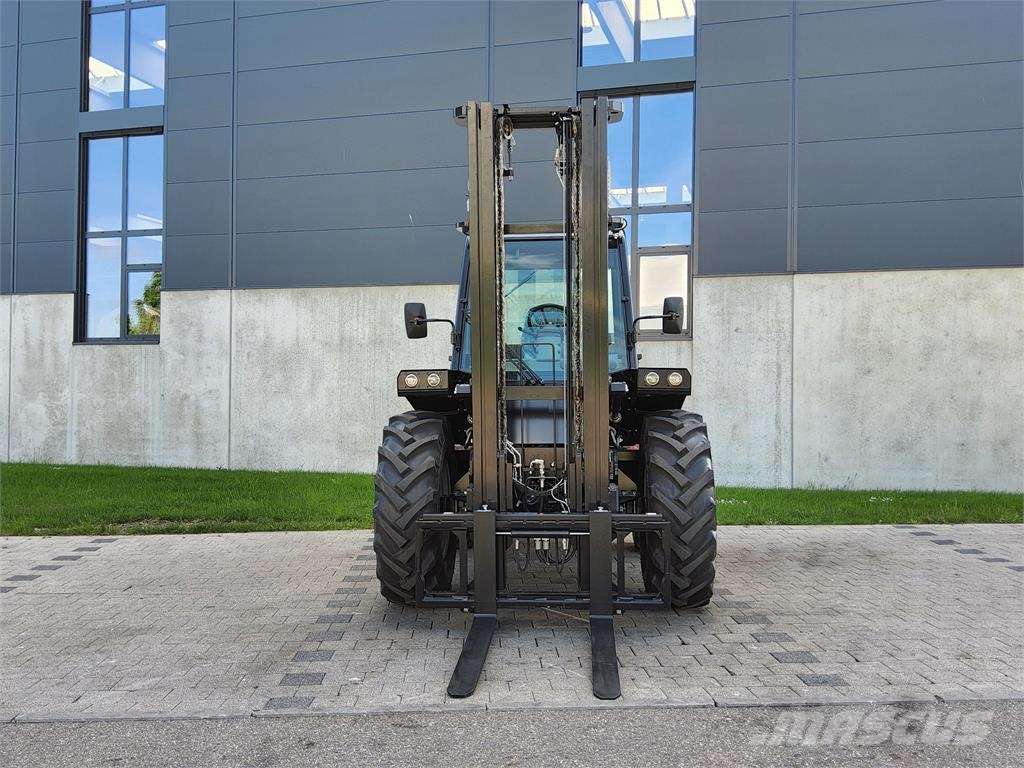 Manitou M 30-4 Maastotrukit