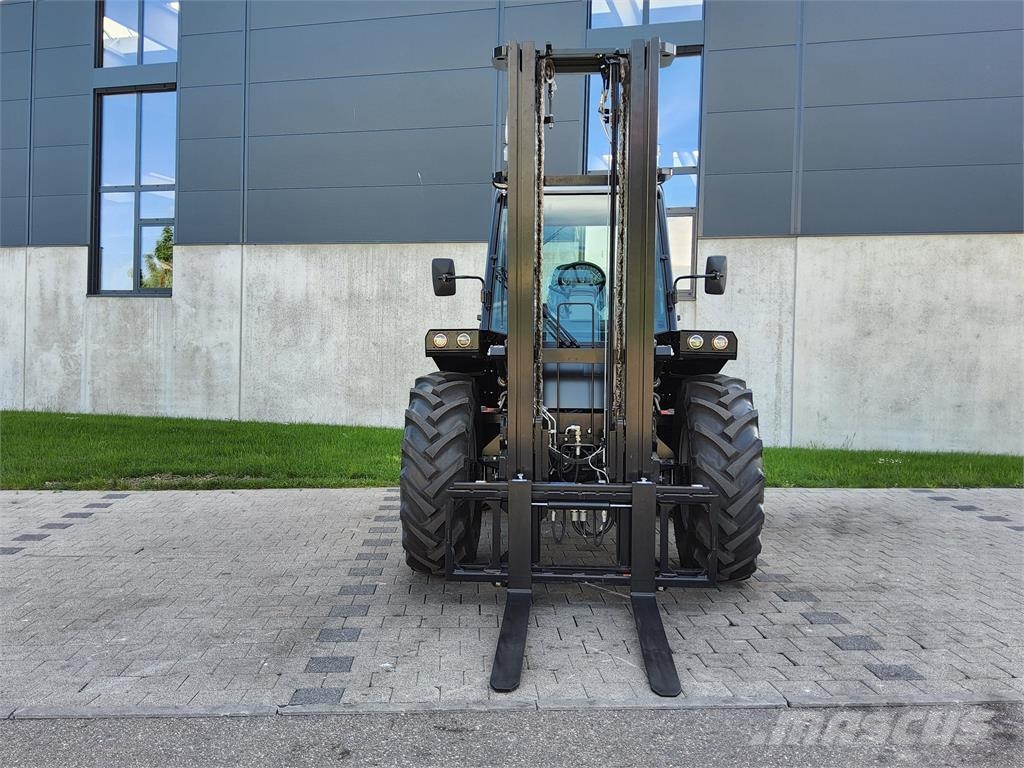 Manitou M 30-4 Maastotrukit