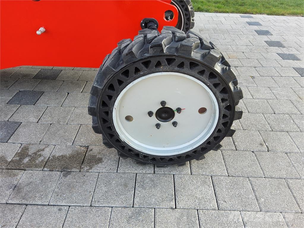 Manitou MANGO 12 Nacele cu brat articulat