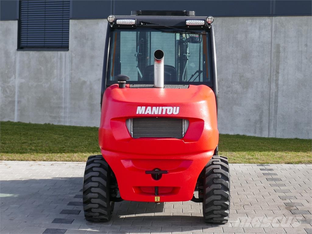Manitou MC 25-4 Rough terrain truck