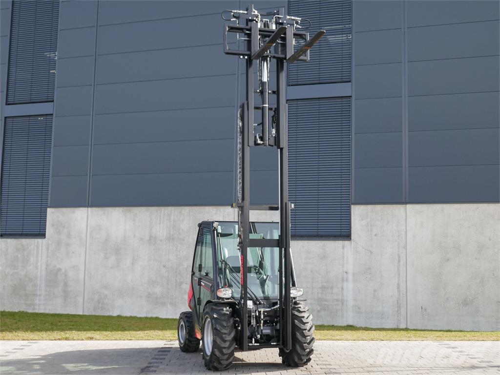 Manitou MC 25-4 Rough terrain truck