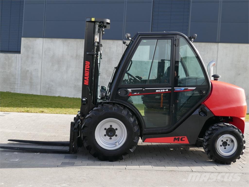 Manitou MC 25-4 Rough terrain truck