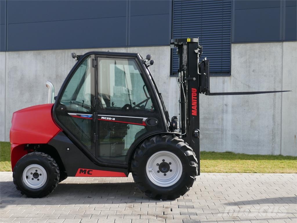 Manitou MC 25-4 Rough terrain truck