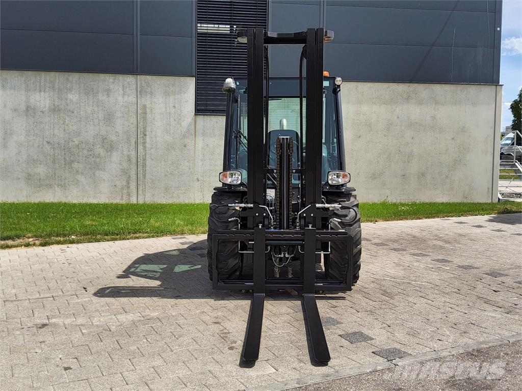 Manitou MC 30-4 Geländestapler
