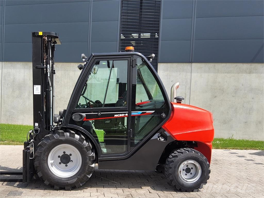 Manitou MC 30-4 Geländestapler