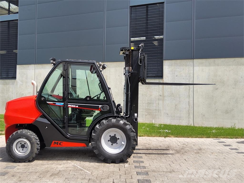 Manitou MC 30-4 Geländestapler
