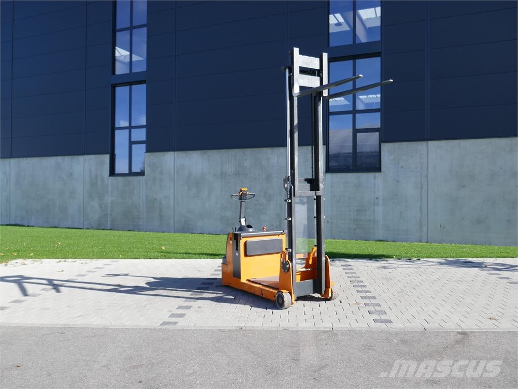 Still EGG 16 Pedestrian stacker