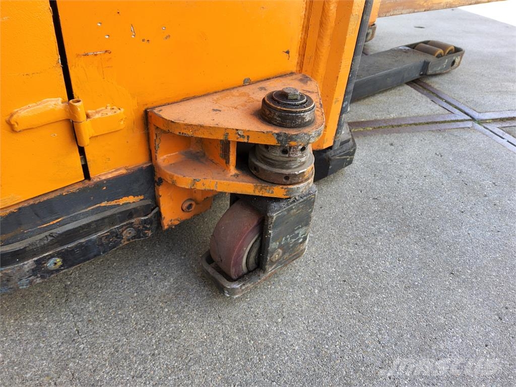 Still EGV 2000 Pedestrian stacker