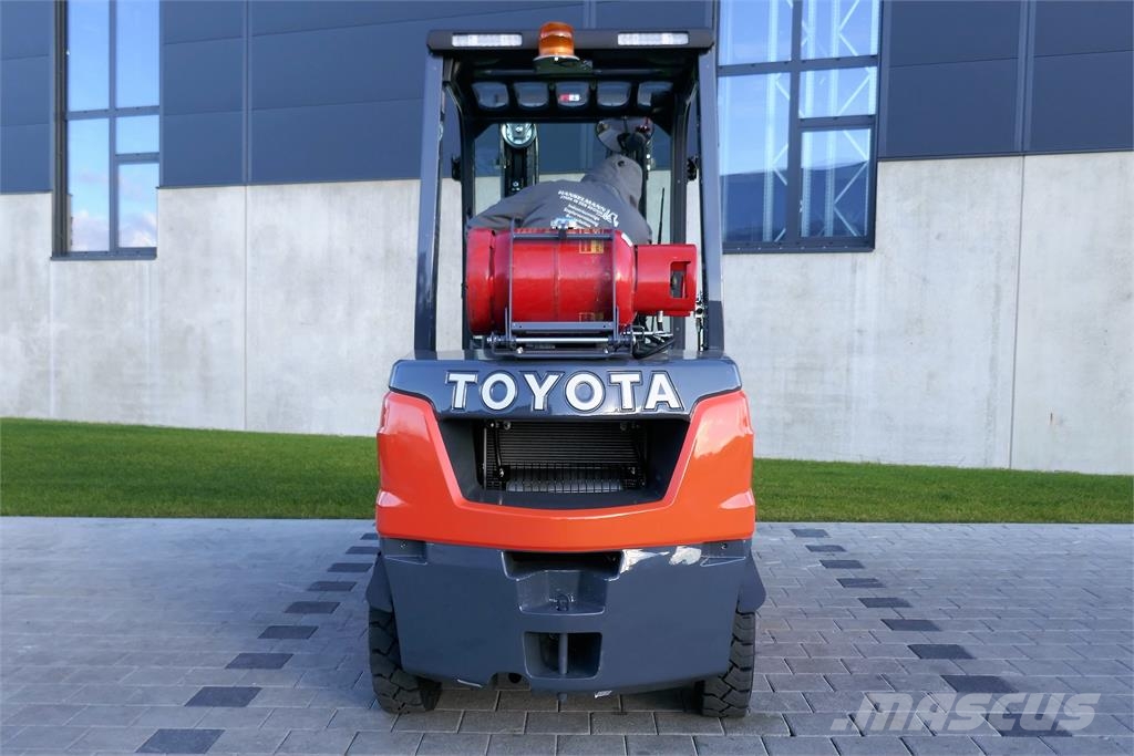 Toyota 02-8FGF30 Chariots GPL
