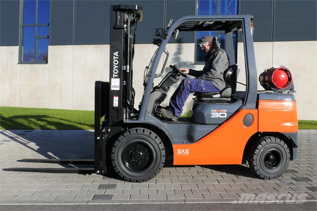 Toyota 02-8FGF30 Chariots GPL
