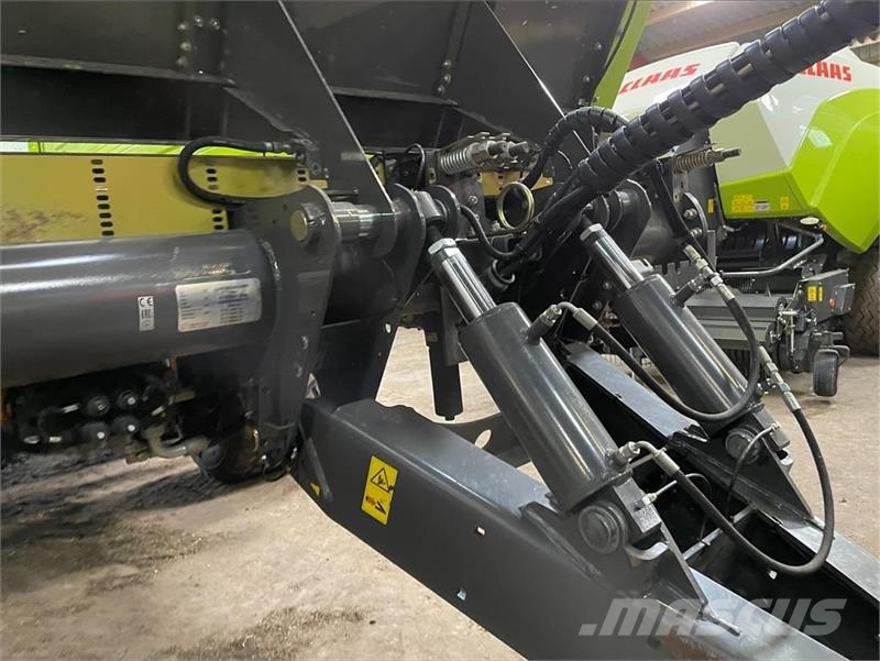 CLAAS CARGOS 760 BUSINESS TRIDEM ملقمات خلاط